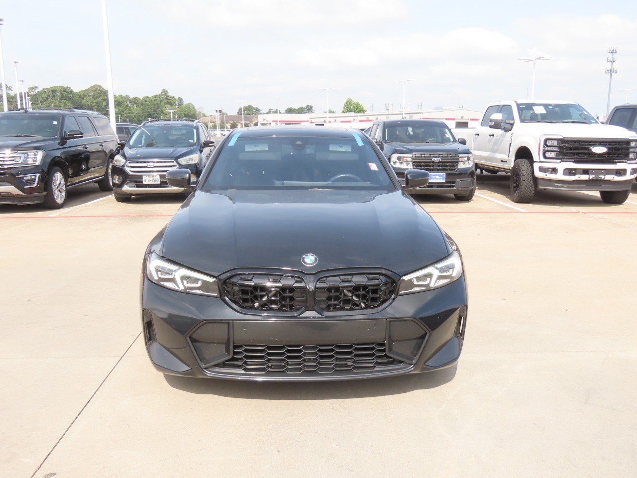 Used 2023 BMW 330i Sedan w/ M Sport Package RWD image 4