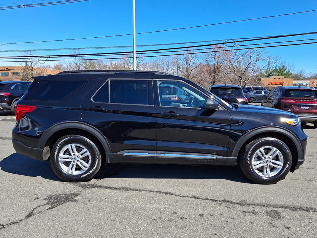 Certified 2023 Ford Explorer XLT w/ Equipment Group 202A image 3