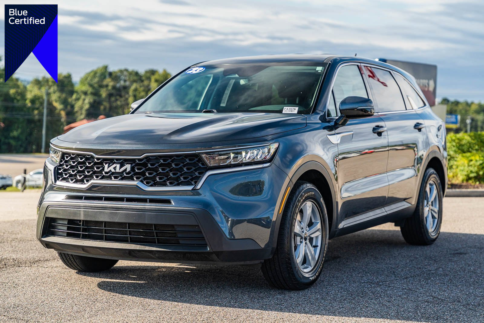 Used 2023 Kia Sorento LX image 1