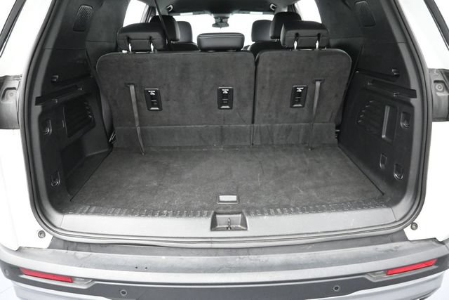 Used 2025 Chevrolet Traverse LT FWD image 32