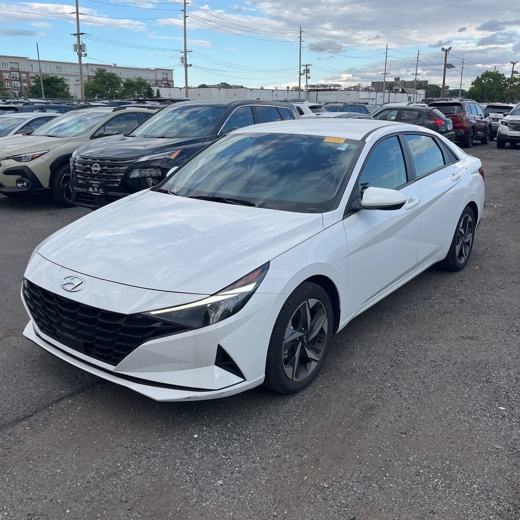 Used 2023 Hyundai Elantra SEL w/ Convenience Package FWD image 3