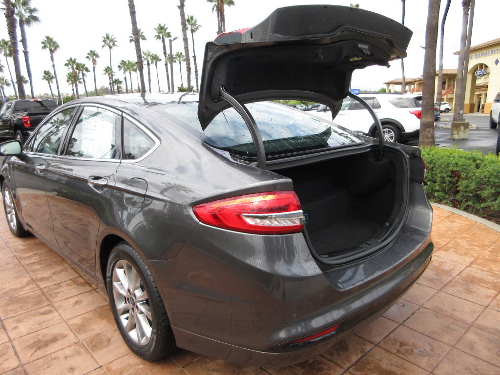 Certified 2018 Ford Fusion Energi Titanium FWD image 28