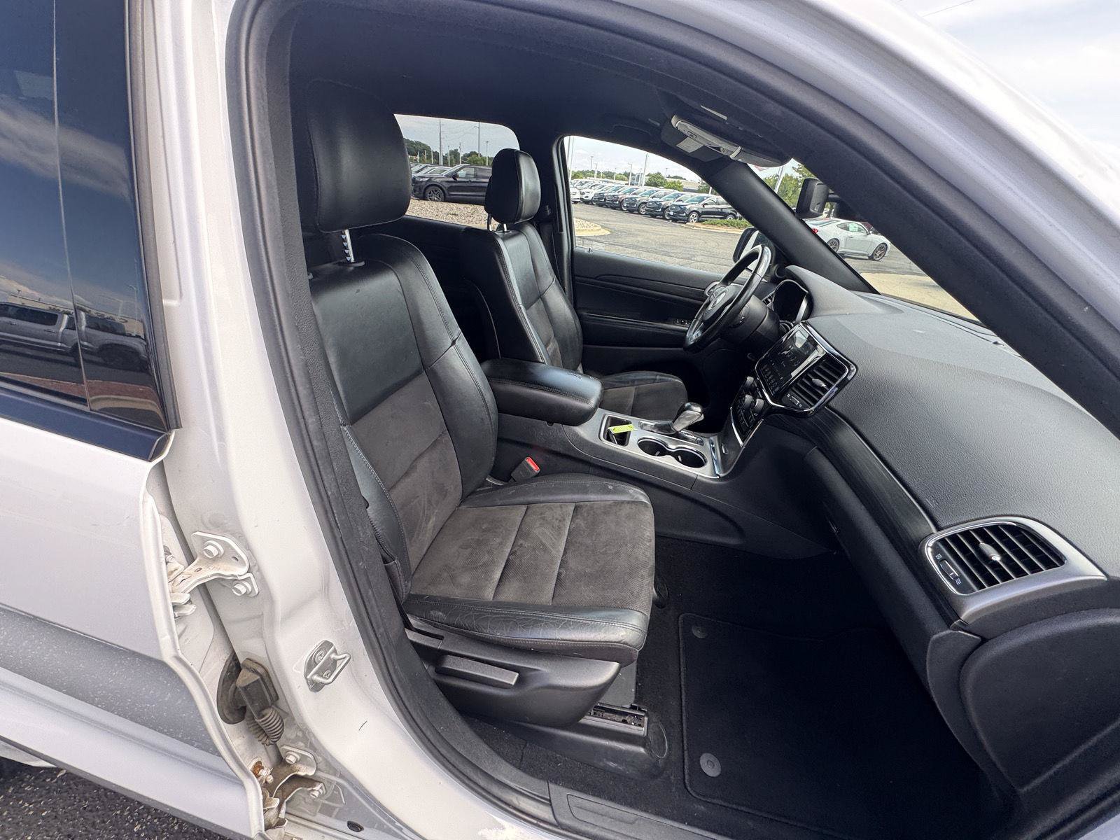 Used 2020 Jeep Grand Cherokee Altitude AWD/4WD image 24