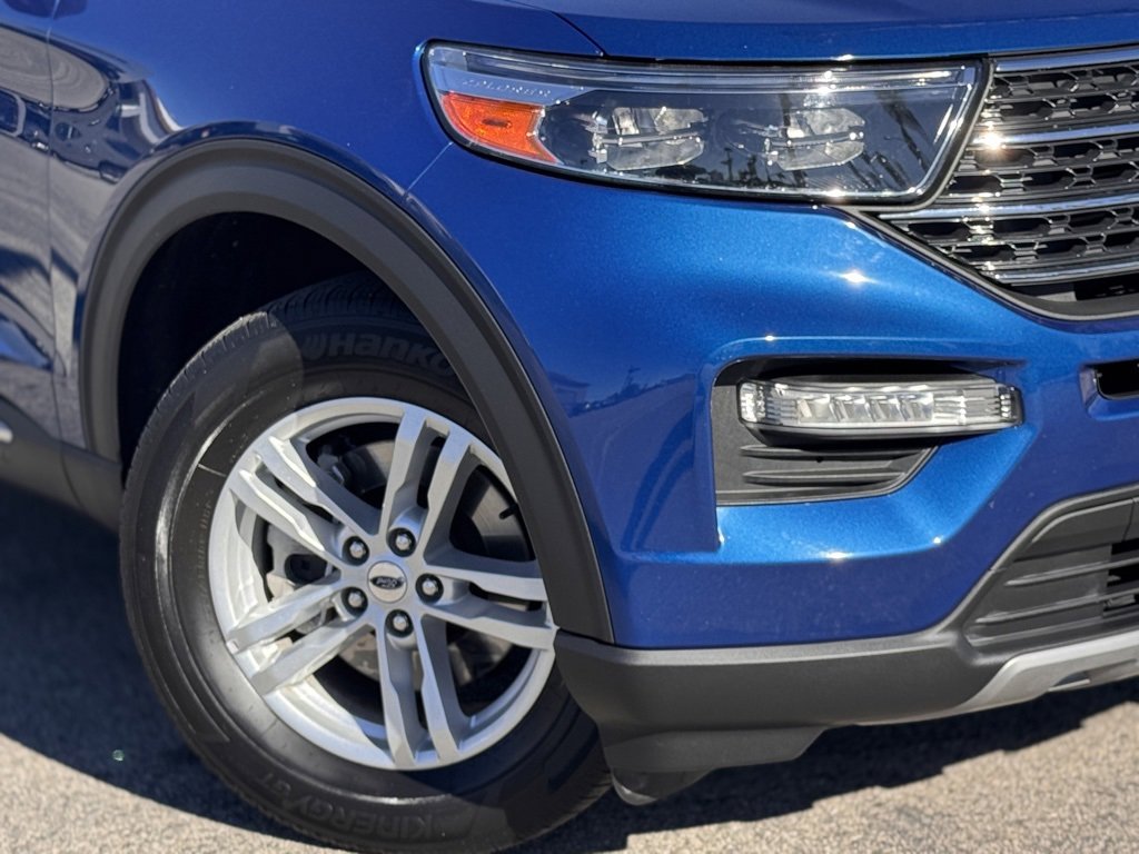 Certified 2022 Ford Explorer XLT w/ Equipment Group 202A image 4
