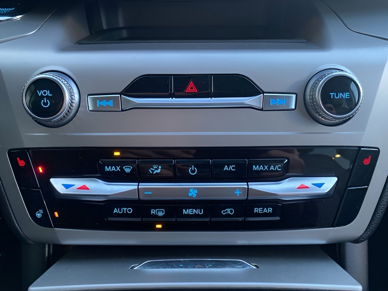 Certified 2022 Ford Explorer XLT w/ Equipment Group 202A image 20