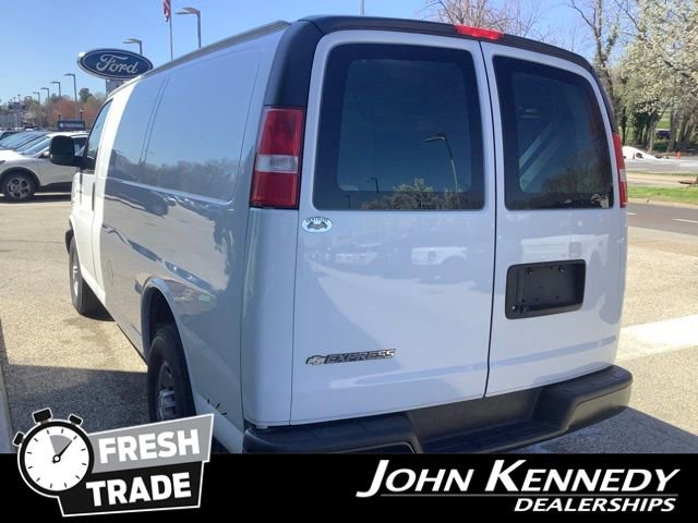 Used 2021 Chevrolet Express 2500 w/ Driver Convenience Package RWD image 4
