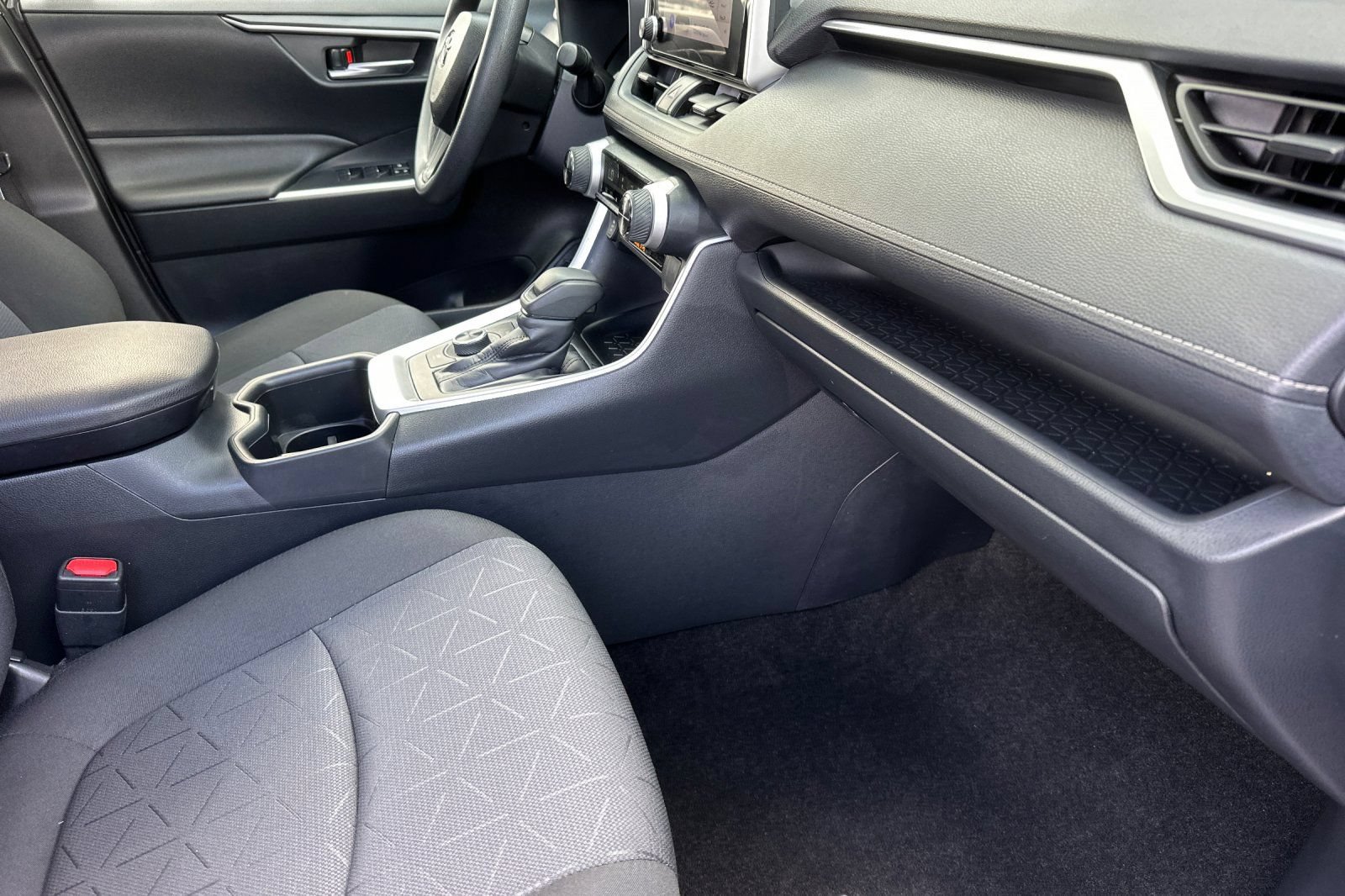 Used 2025 Toyota RAV4 XLE w/ Convenience Package AWD/4WD image 19