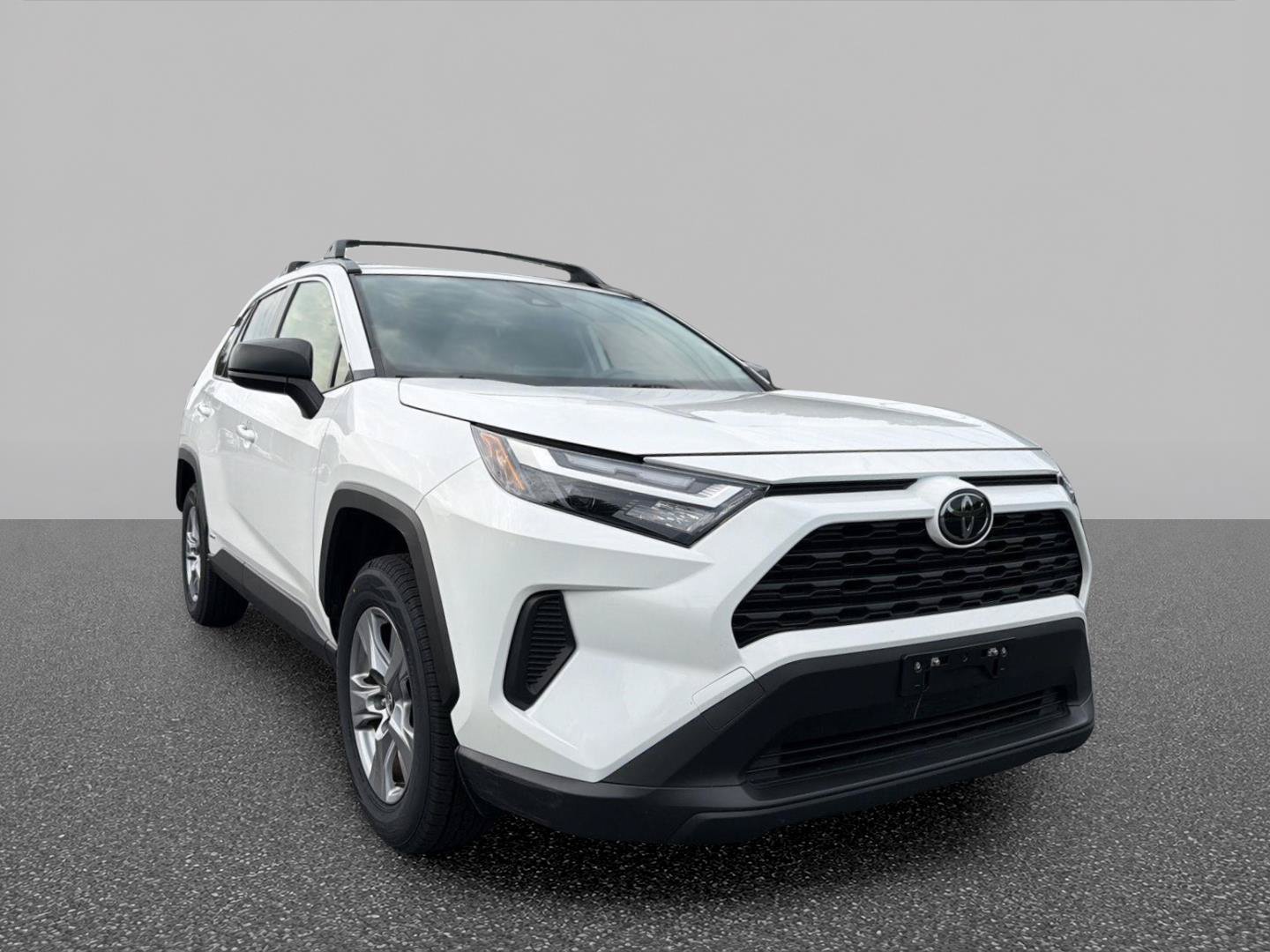 Used 2025 Toyota RAV4 LE AWD/4WD image 2