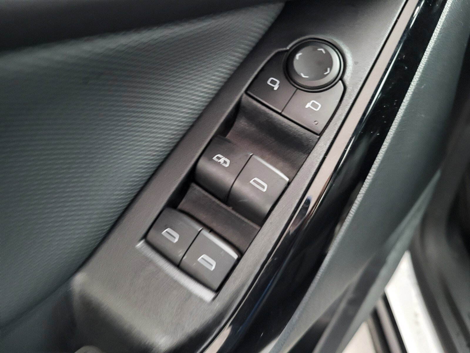 Used 2026 Chevrolet Equinox LT w/ Safety and Technology Package image 16