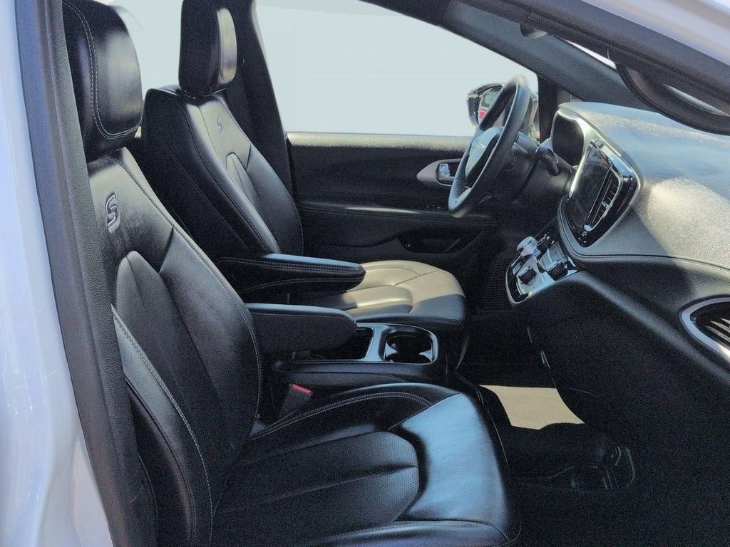 Used 2024 Chrysler Pacifica Limited FWD image 29