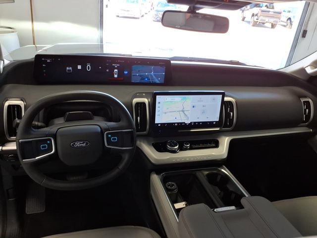 Certified 2025 Ford Expedition Active AWD/4WD image 15
