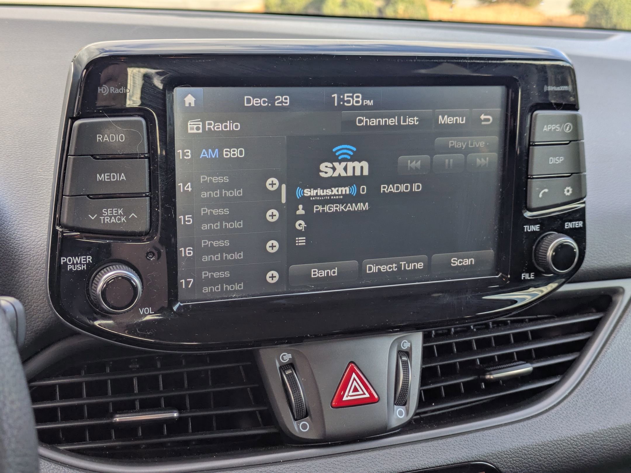 Used 2018 Hyundai Elantra GT image 17