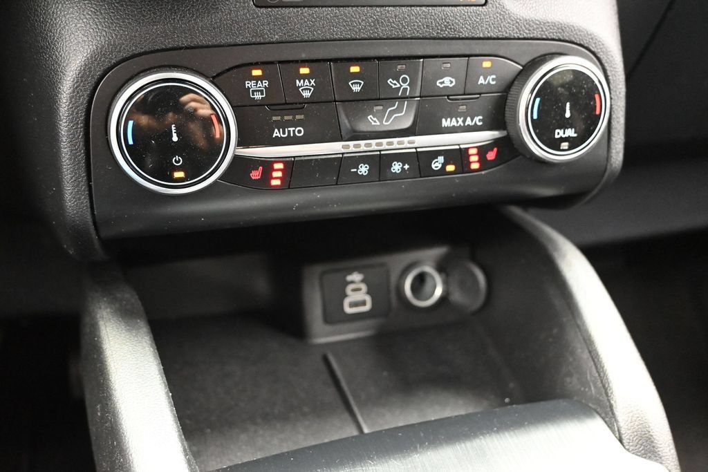 Certified 2025 Ford Escape ST-Line Select AWD/4WD image 33