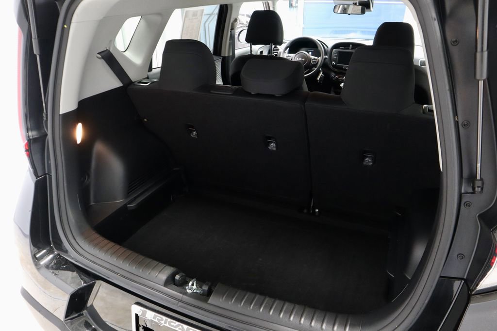 Used 2025 Kia Soul LX image 10