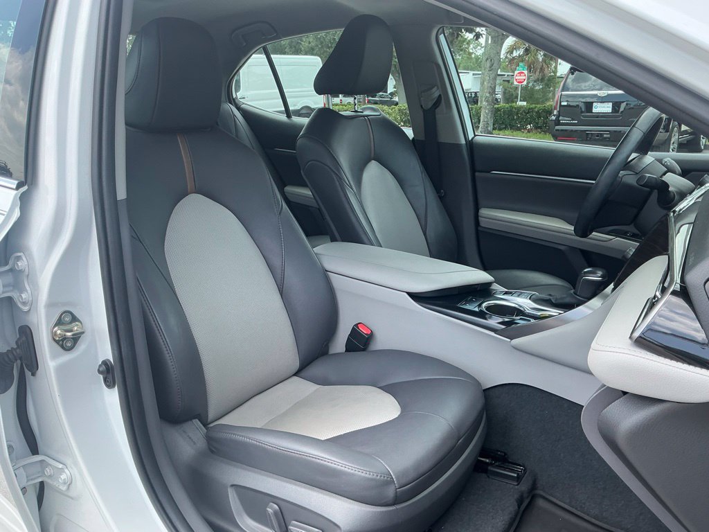 Used 2020 Toyota Camry XLE FWD image 21