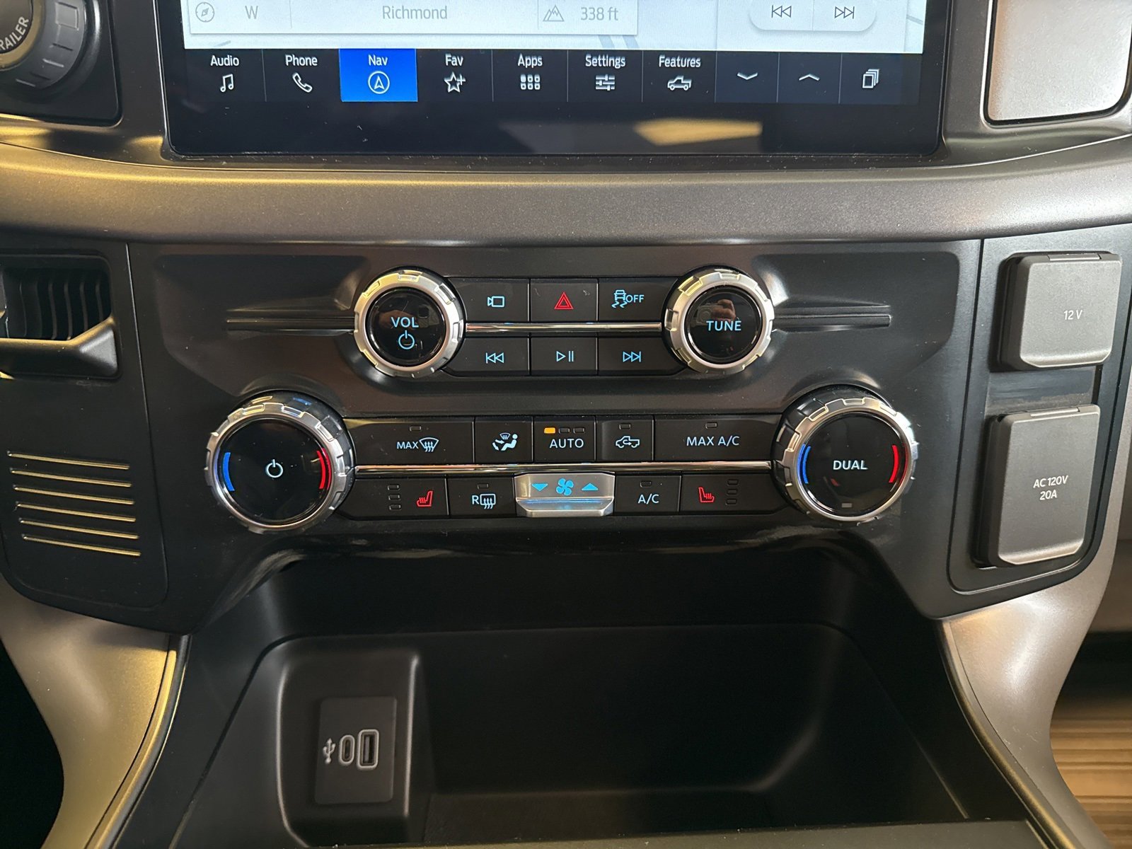 Certified 2025 Ford F150 Lightning XLT image 29