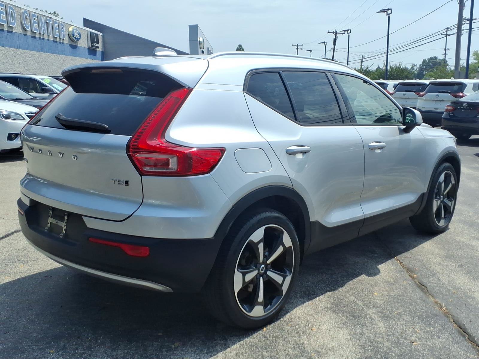 Used 2019 Volvo XC40 T5 Momentum AWD/4WD image 3