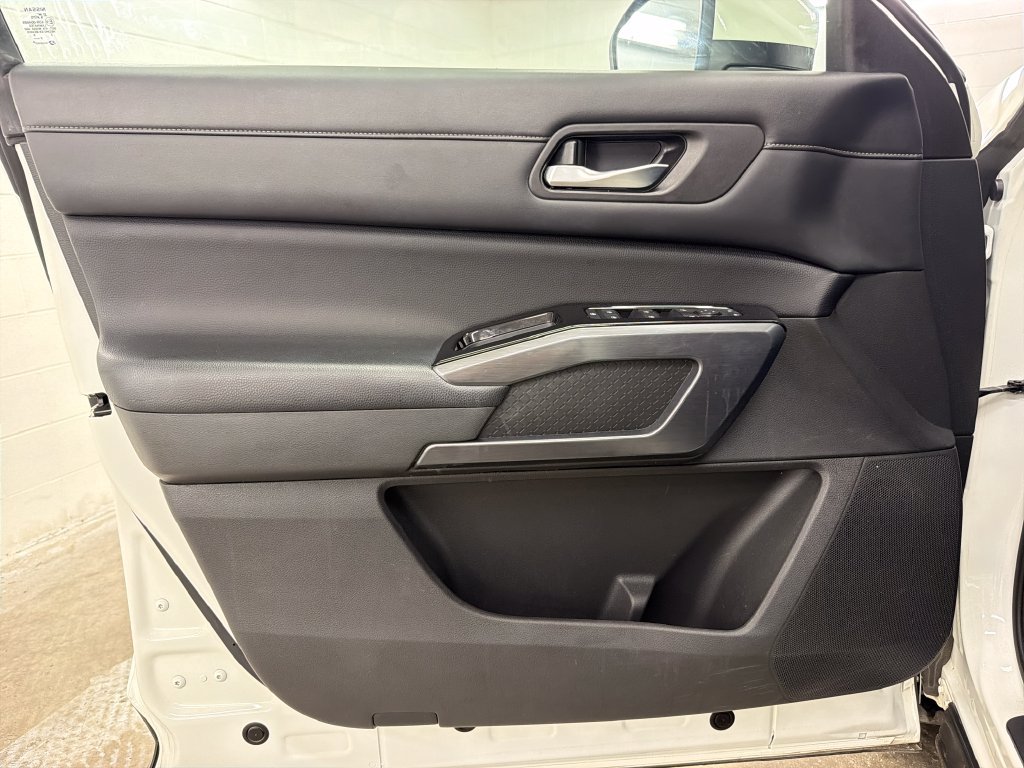Used 2023 Nissan Pathfinder SL FWD image 16
