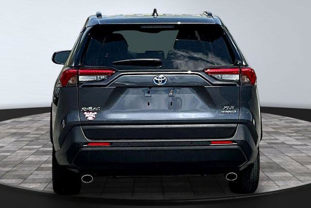 Used 2022 Toyota RAV4 XLE Premium AWD/4WD image 4