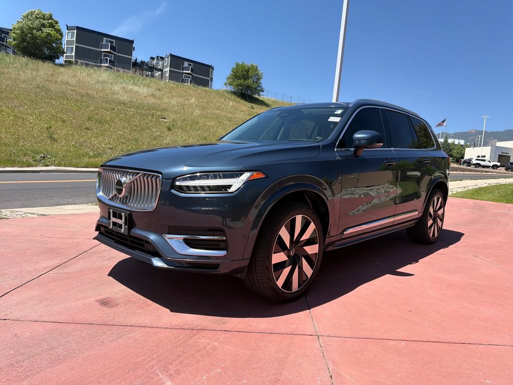 Used 2023 Volvo XC90 T8 Ultimate w/ Lounge Package AWD/4WD image 4