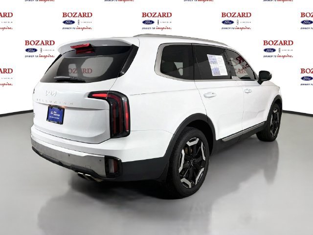 Used 2024 Kia Telluride EX w/ EX Captain's Chair Package FWD image 8