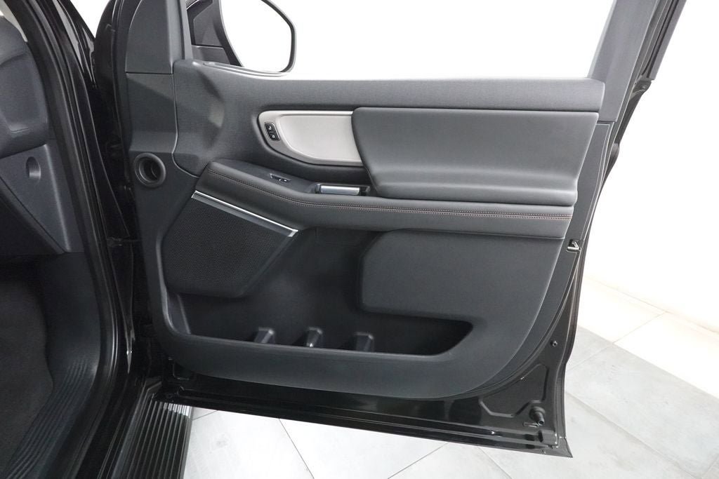 Certified 2025 Ford Expedition Active AWD/4WD image 34