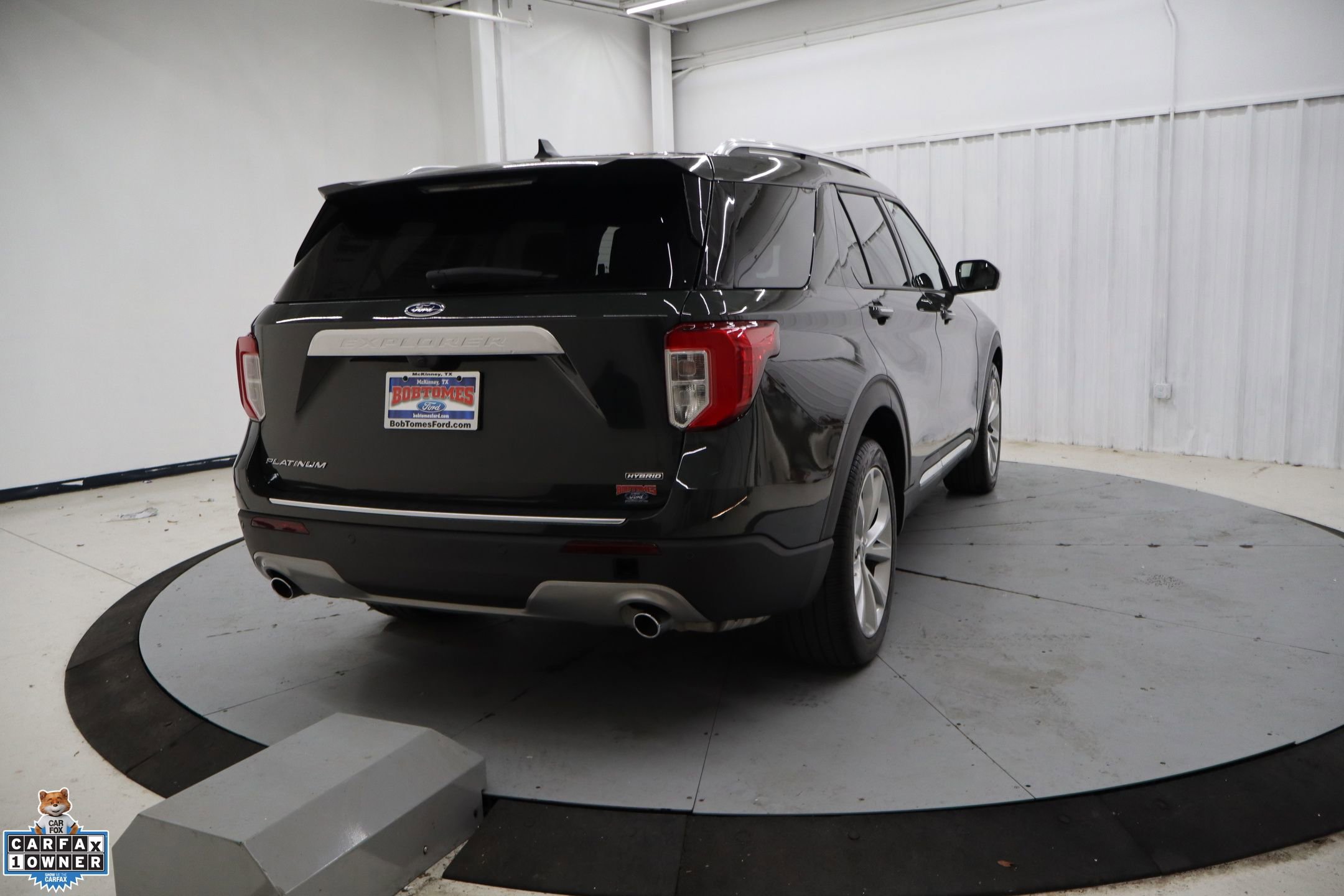 Certified 2023 Ford Explorer Platinum w/ Technology Package RWD image 4