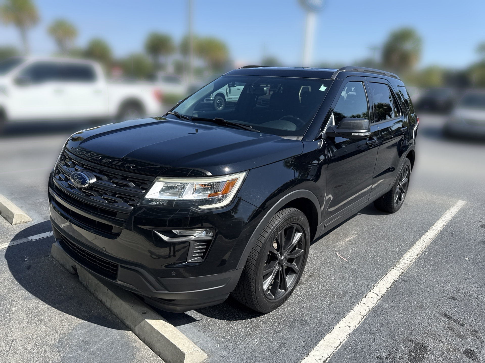 Certified 2018 Ford Explorer XLT w/ Equipment Group 202A AWD/4WD image 9