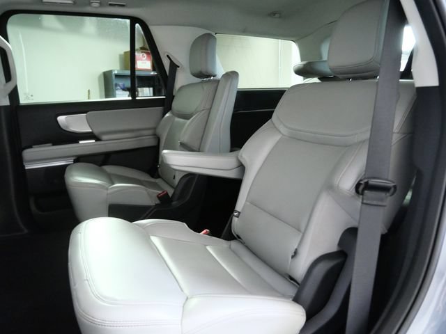 Certified 2025 Ford Expedition Active AWD/4WD image 14