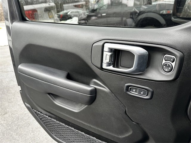 Used 2024 Jeep Wrangler Unlimited image 30