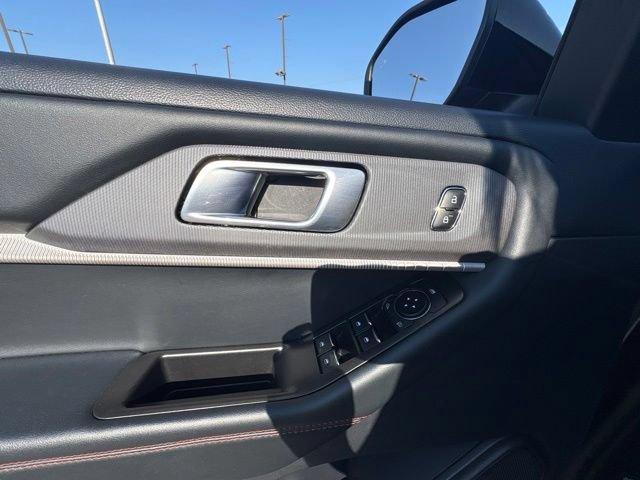 Certified 2025 Ford Explorer ST-Line AWD/4WD image 11
