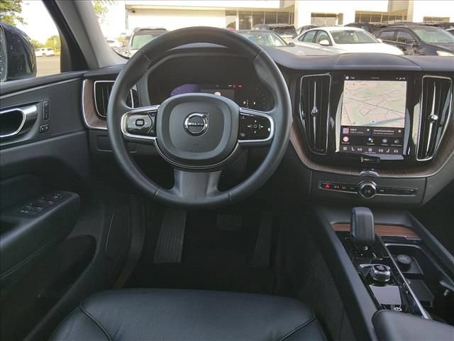 Used 2023 Volvo XC60 B5 Plus FWD image 11