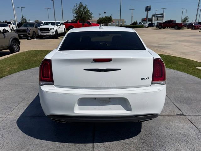 Used 2023 Chrysler 300 Touring w/ Sport Appearance Package RWD image 4