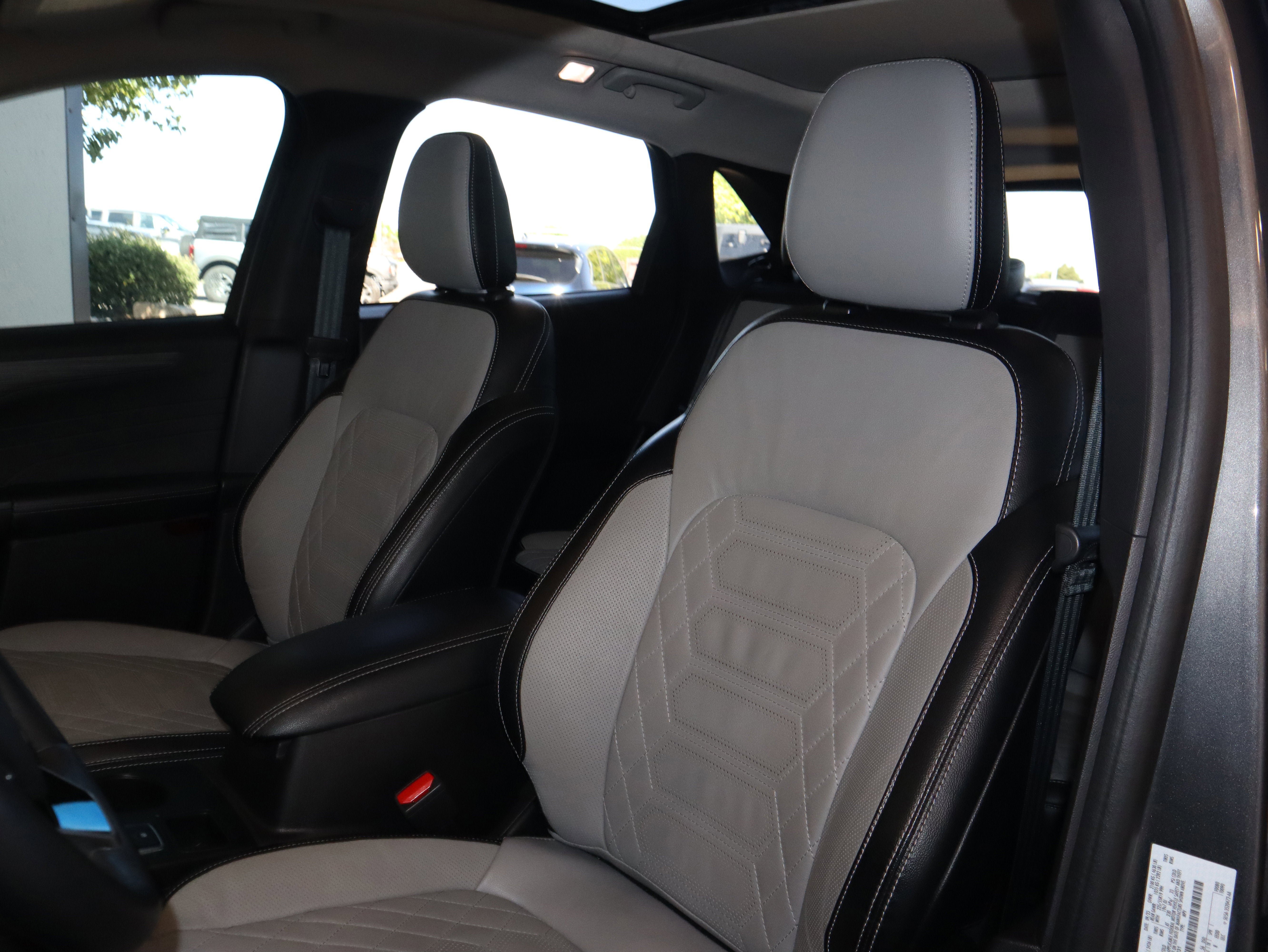 Certified 2023 Ford Escape Platinum w/ Premium Technology Package AWD/4WD image 32