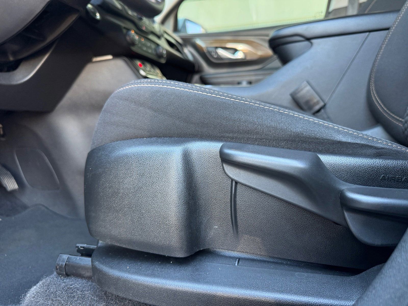 Used 2020 GMC Terrain SLE image 19