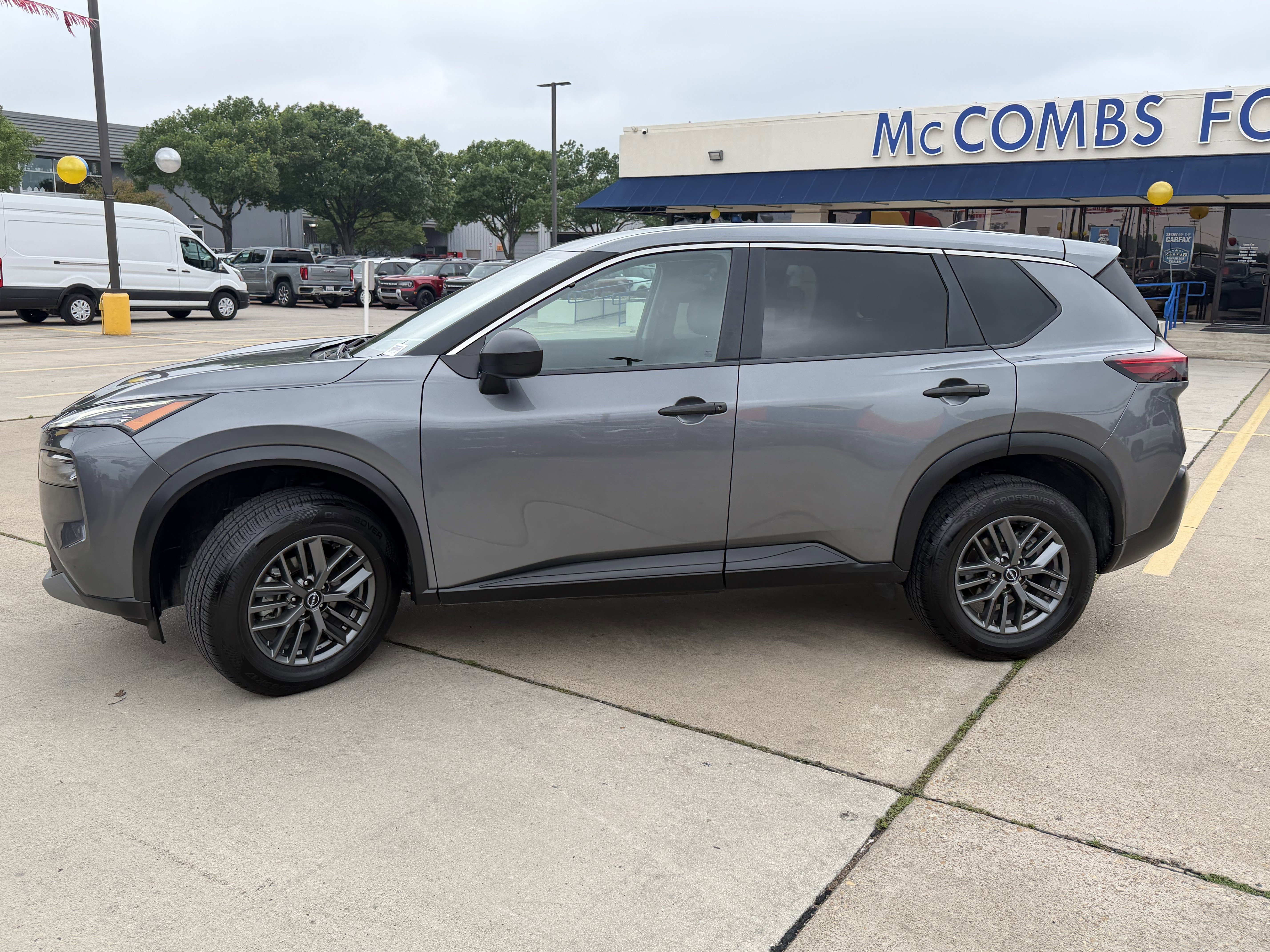 Used 2023 Nissan Rogue S FWD image 9