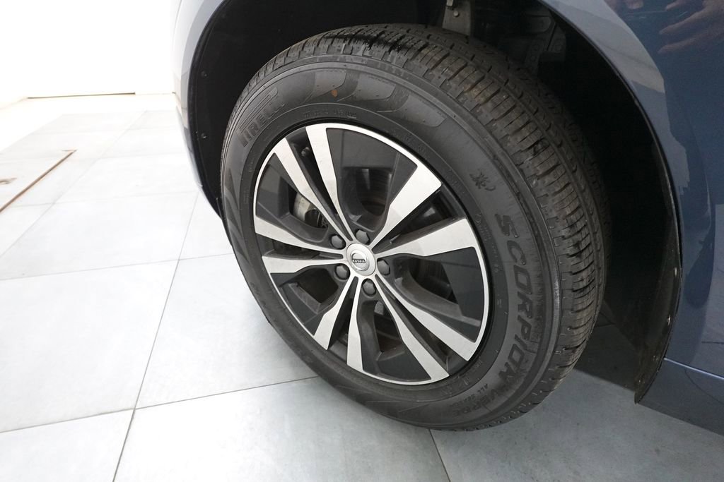 Used 2023 Volvo XC60 B5 Core image 30