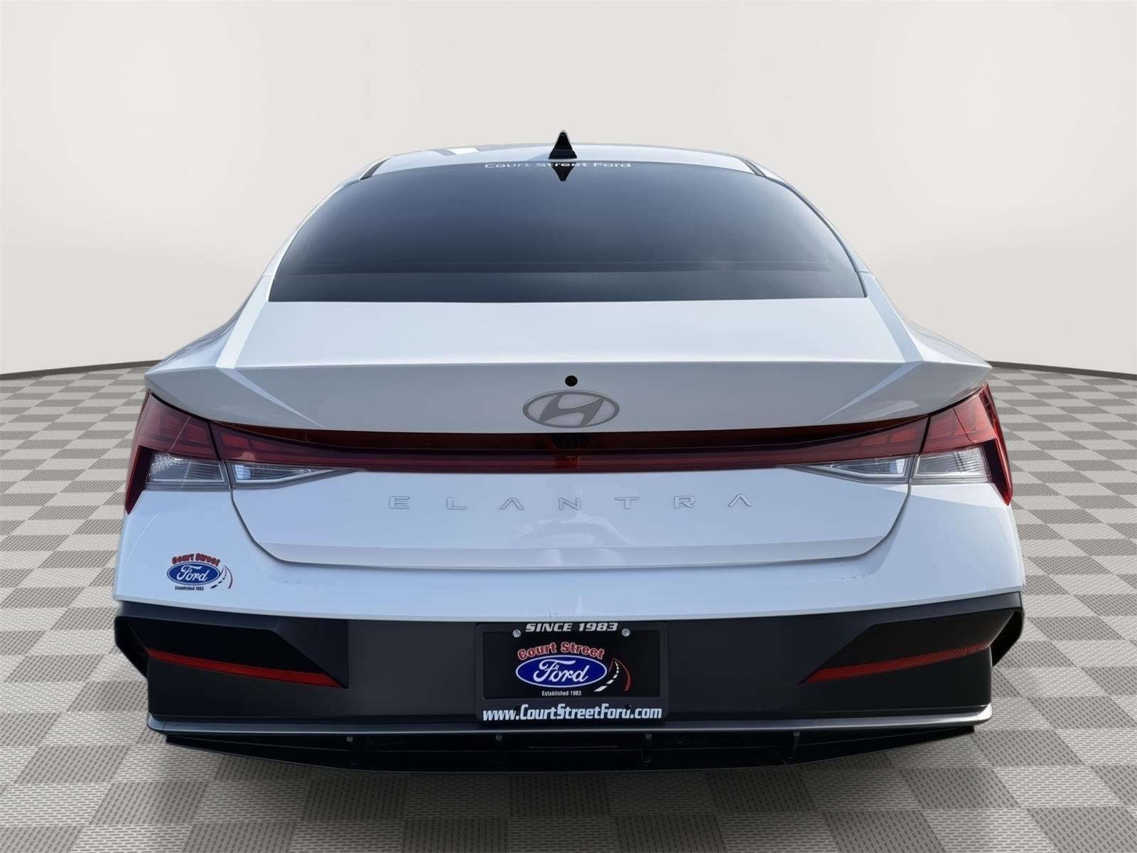 Used 2024 Hyundai Elantra SEL w/ Convenience Package image 4