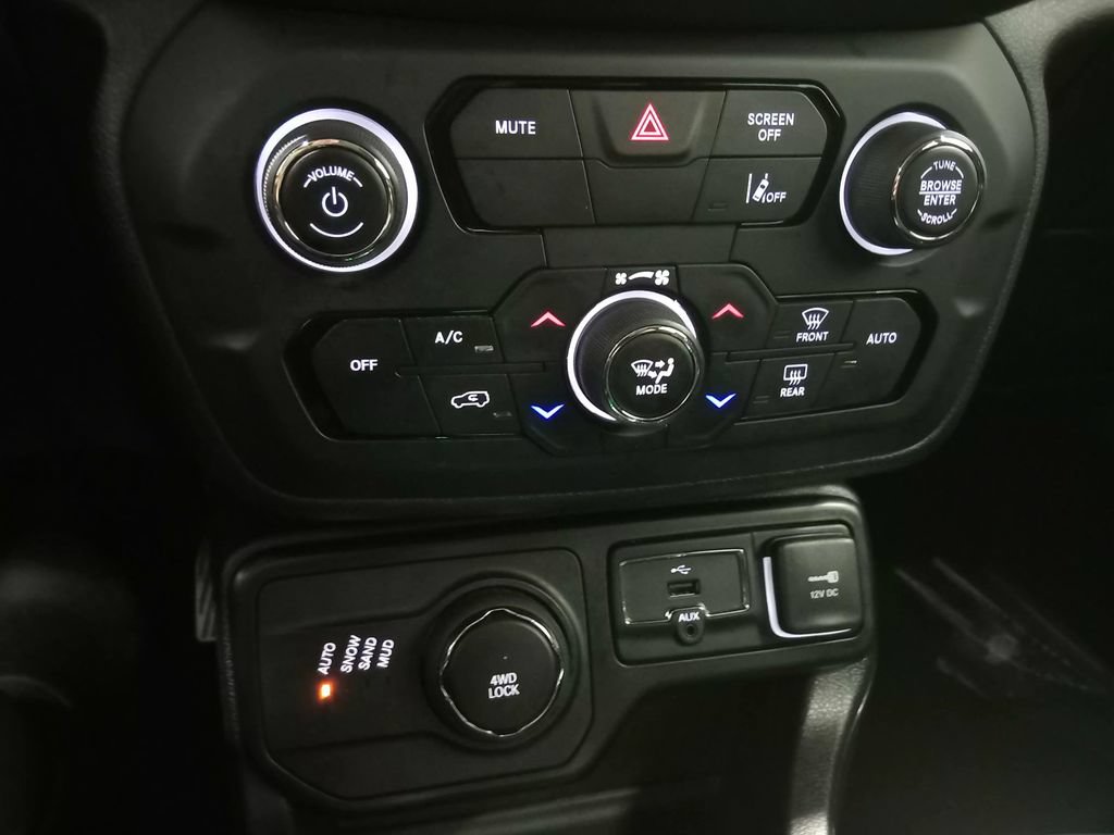 Used 2023 Jeep Renegade Latitude AWD/4WD image 21
