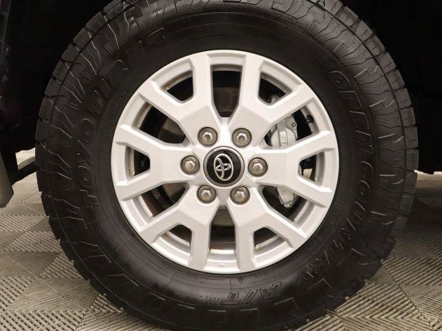 Used 2025 Toyota Tacoma SR5 AWD/4WD image 23