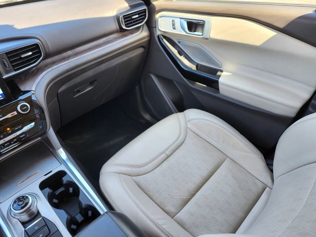 Certified 2022 Ford Explorer Platinum w/ Equipment Group 601A AWD/4WD image 15