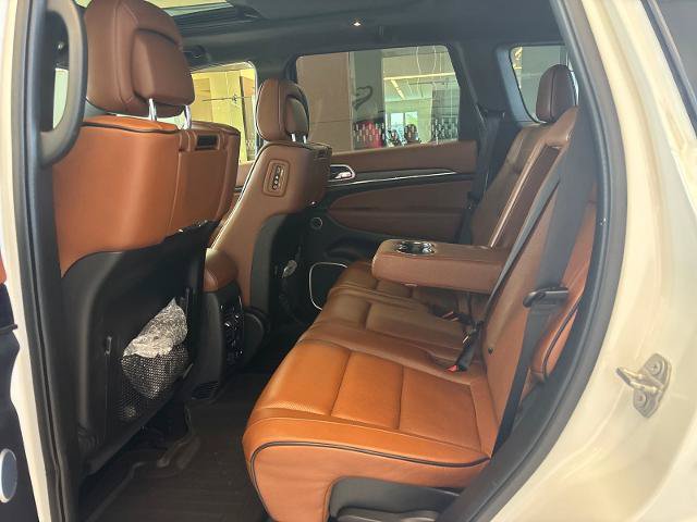Used 2020 Jeep Grand Cherokee Summit w/ Platinum Series Group AWD/4WD image 11