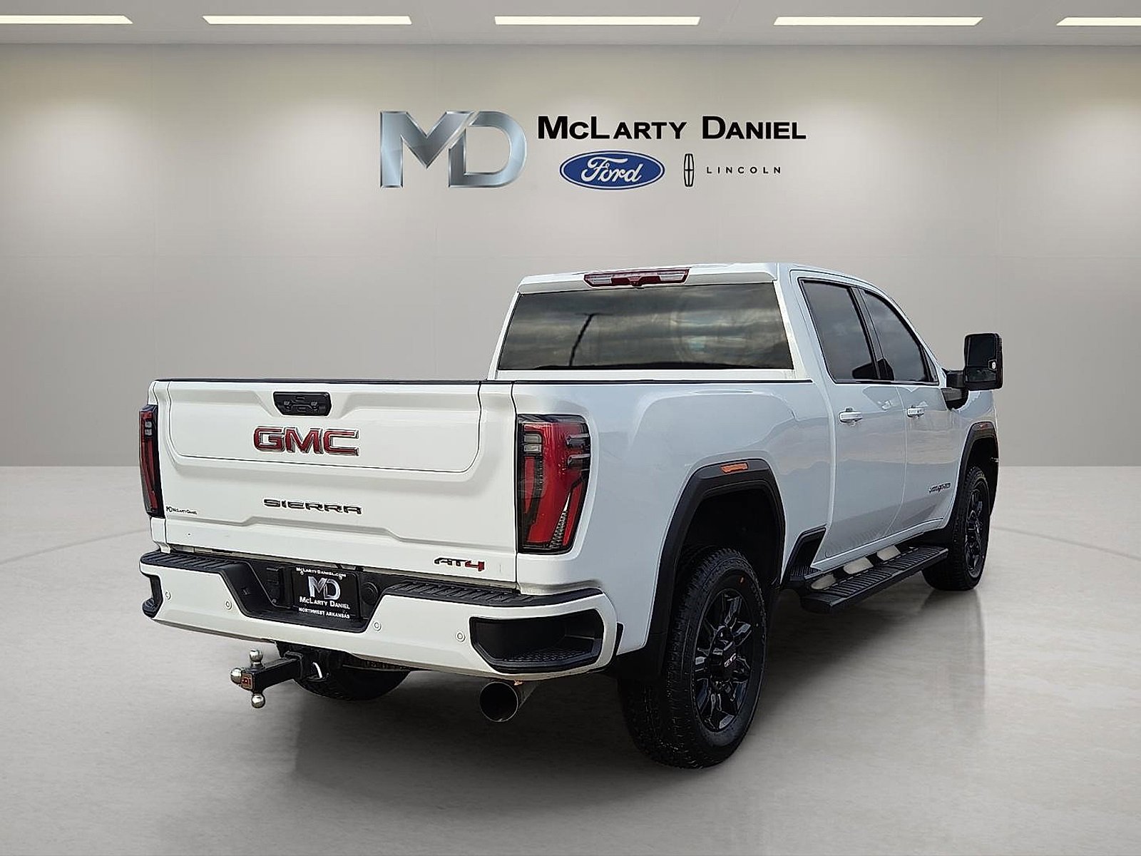 Used 2024 GMC Sierra 2500 AT4 image 5