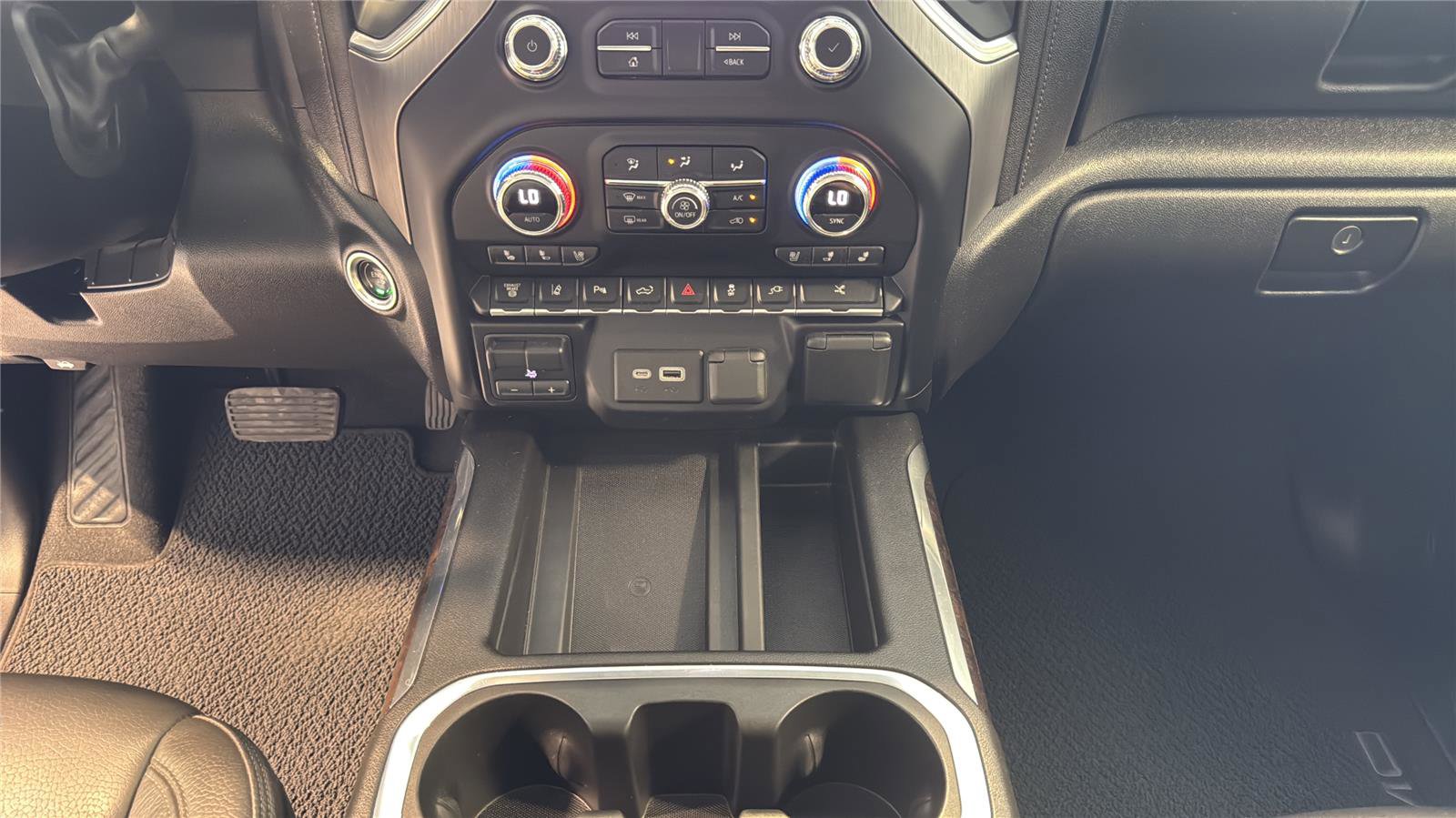 Used 2022 GMC Sierra 3500 Denali AWD/4WD image 28
