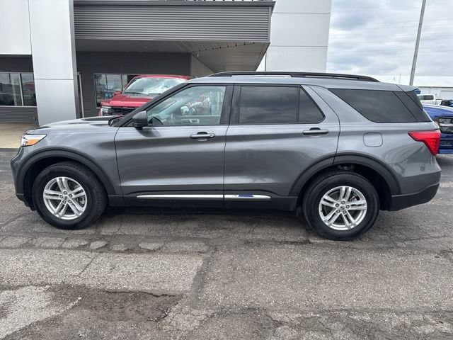 Certified 2024 Ford Explorer XLT w/ Equipment Group 202A AWD/4WD image 2