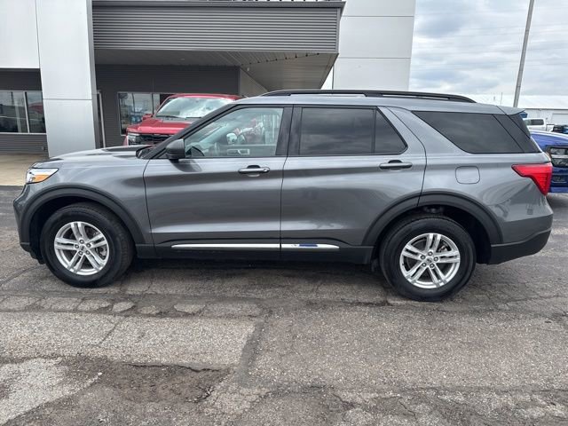 Certified 2024 Ford Explorer XLT w/ Equipment Group 202A AWD/4WD image 2