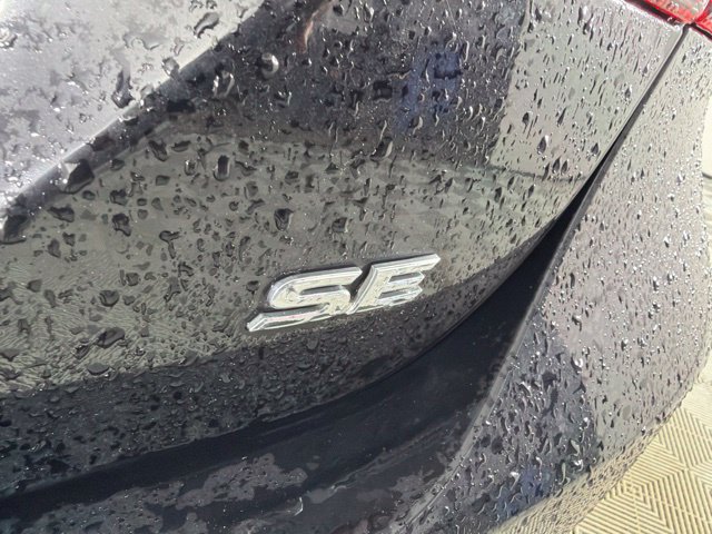 Used 2018 Toyota Camry SE FWD image 13