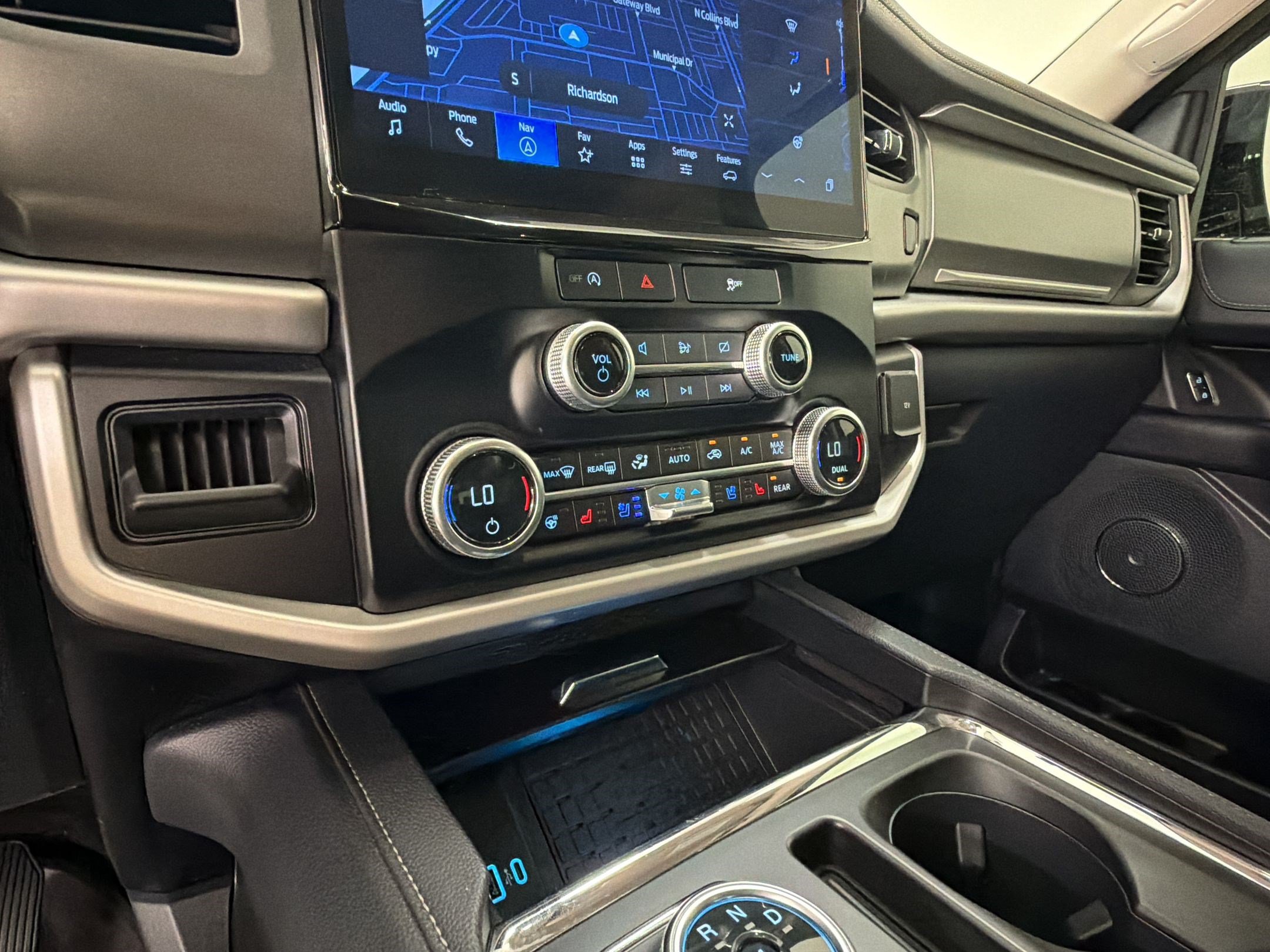 Certified 2024 Ford Expedition XLT RWD image 19