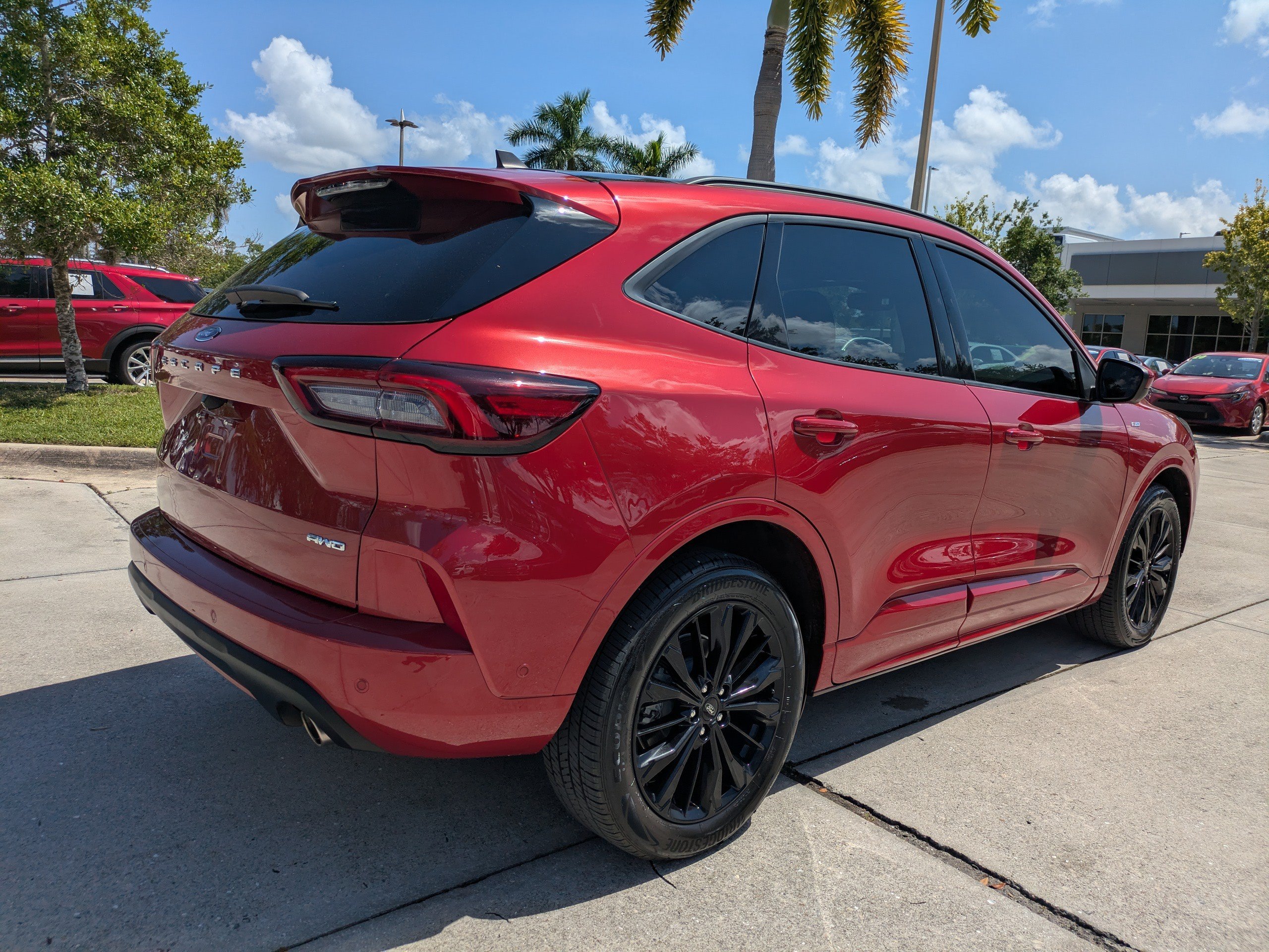 Certified 2023 Ford Escape ST-Line Elite w/ Premium Technology Package AWD/4WD image 4