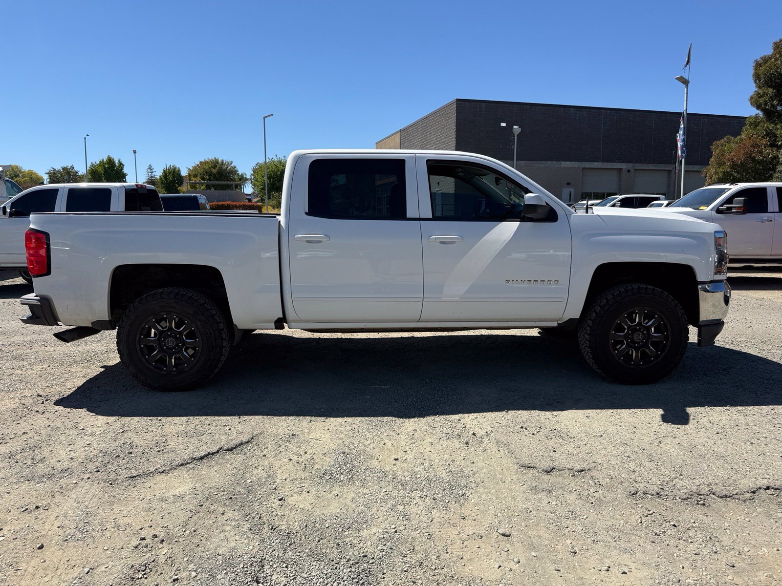 Used 2018 Chevrolet Silverado 1500 LT w/ All Star Edition AWD/4WD image 7